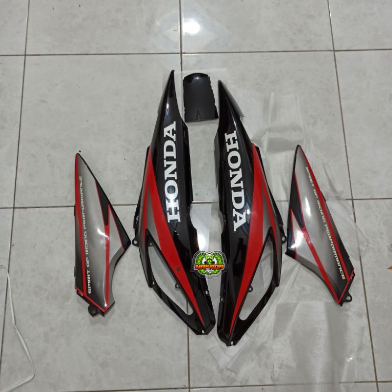 Jual Cover Body Belakang Supra x 125 Bodi Samping Belakang Kanan Kiri