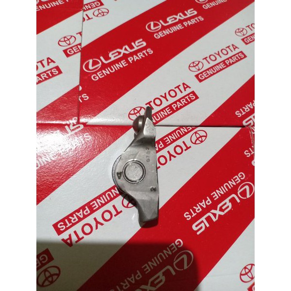 Jual pelatuk klep arm valve rocker innova fortuner hilux bensin toyota ...
