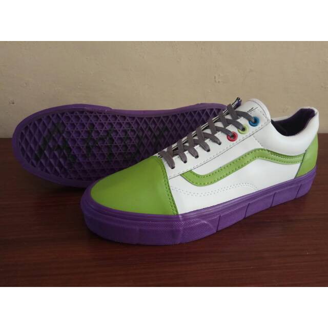 Gambar sepatu shop vans toy story