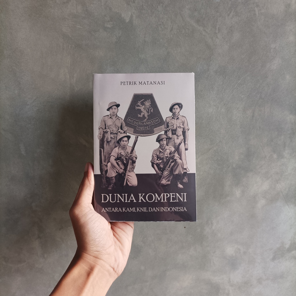 Jual DUNIA KOMPENI : ANTARA KAMI, KNIL, DAN INDONESIA - PETRIK MATANASI ...