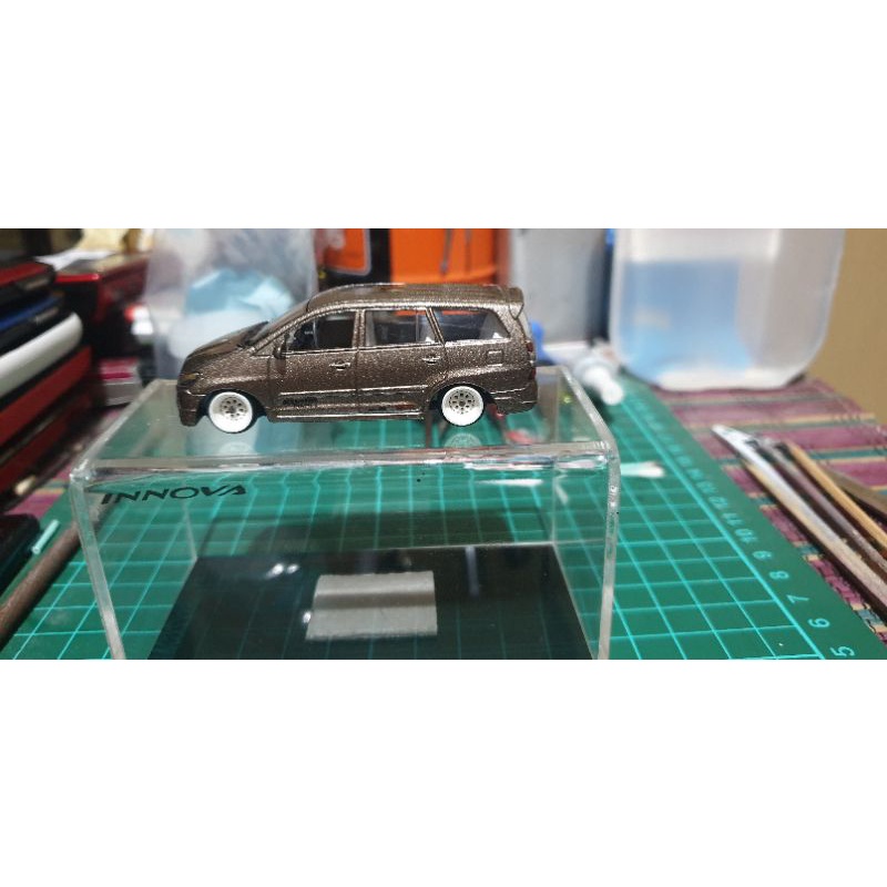 Jual Welly Toyota Innova 1:60 Custom | Shopee Indonesia
