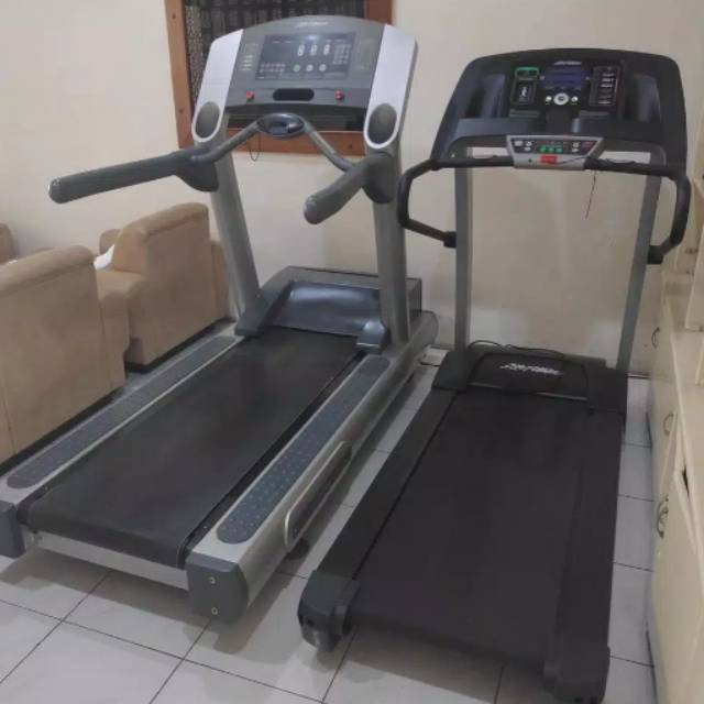 Life Fitness Treadmill second ready stock 100 berfungsi dengan baik dan tampak baru