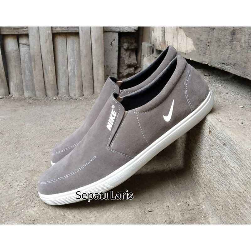 Sepatu nike 2025 slip on original