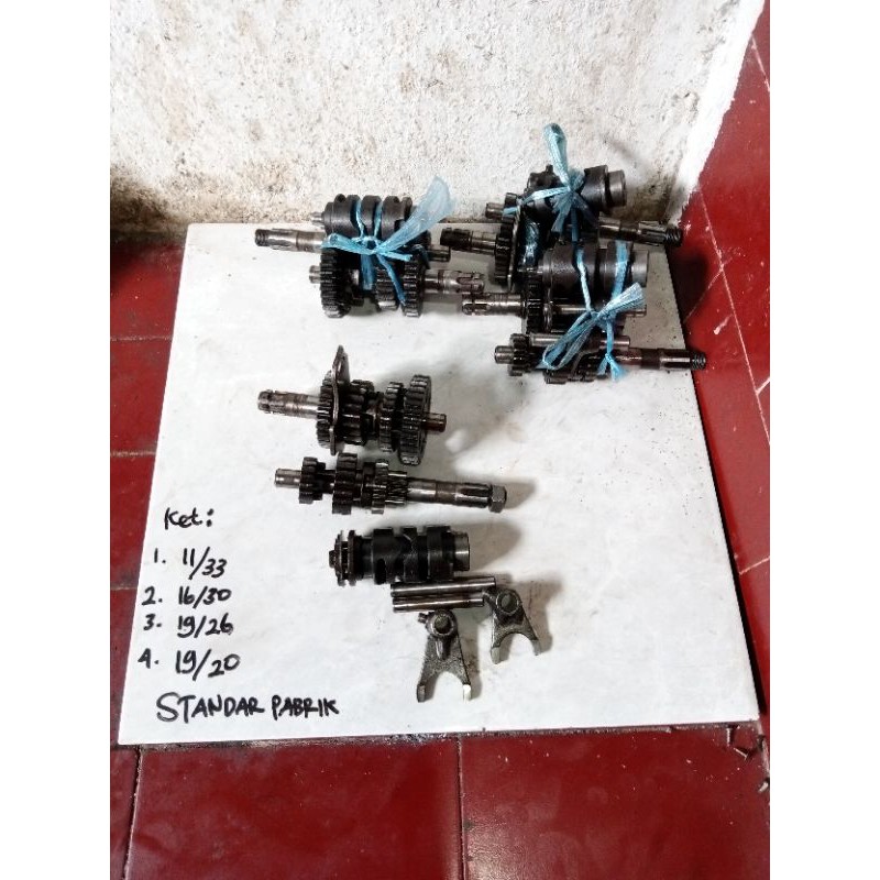 Jual Gigi rasio suzuki smash r lama original satu set tinggal pasang ...