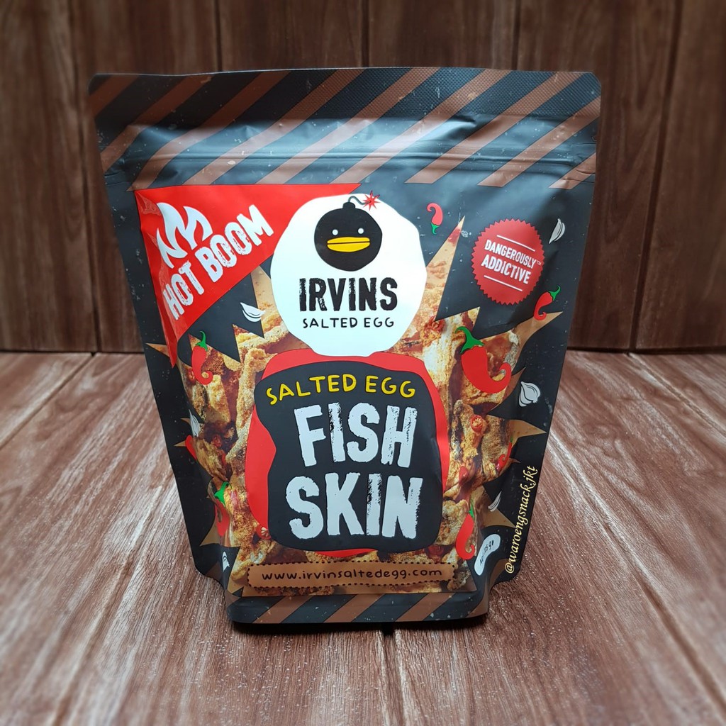 Jual IRVINS HOT BOOM SALTED EGG FISH SKIN 95gr | Shopee Indonesia