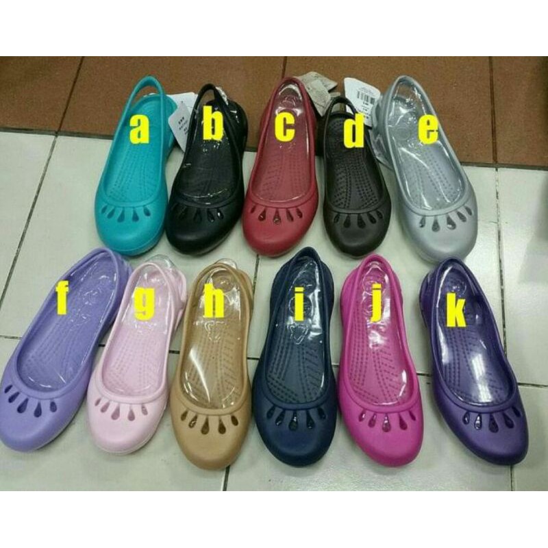 Flat best sale shoes crocs