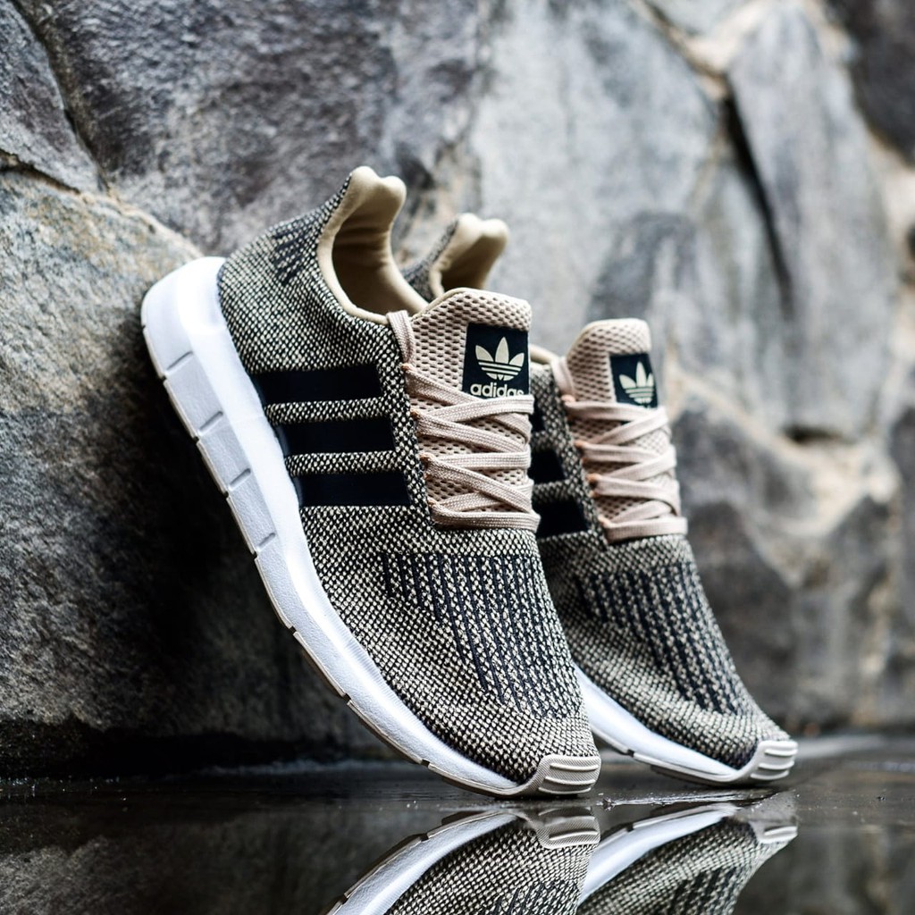 Adidas originals swift run raw gold hotsell