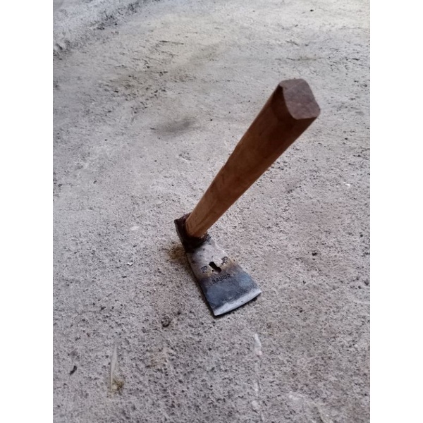 Jual petel banci cangkul pacul kayu tajam gagang besi / cangkul baja ...