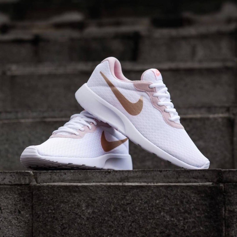 Nike tanjun peach store gold