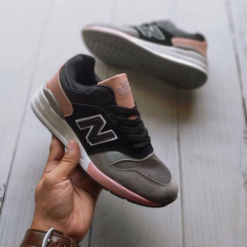 New balance hitam pink sale