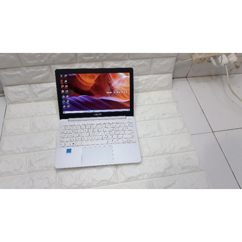 Jual Laptop Asus E203NAH Intel Celeron N3350 2gb 500gb white second ...