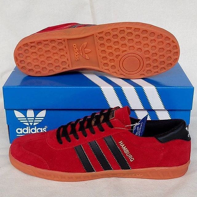 Foto sepatu adidas hamburg store
