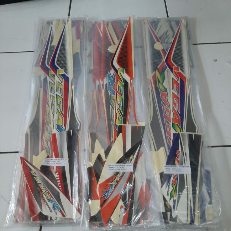 Jual Striping vega R 2004 ori / stiker moto yamaha vega lama 2005 / lis ...