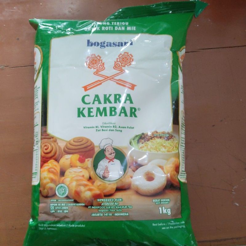 Jual Tepung Terigu Cakra Kembar Kemasan Premium 1kg Shopee Indonesia 