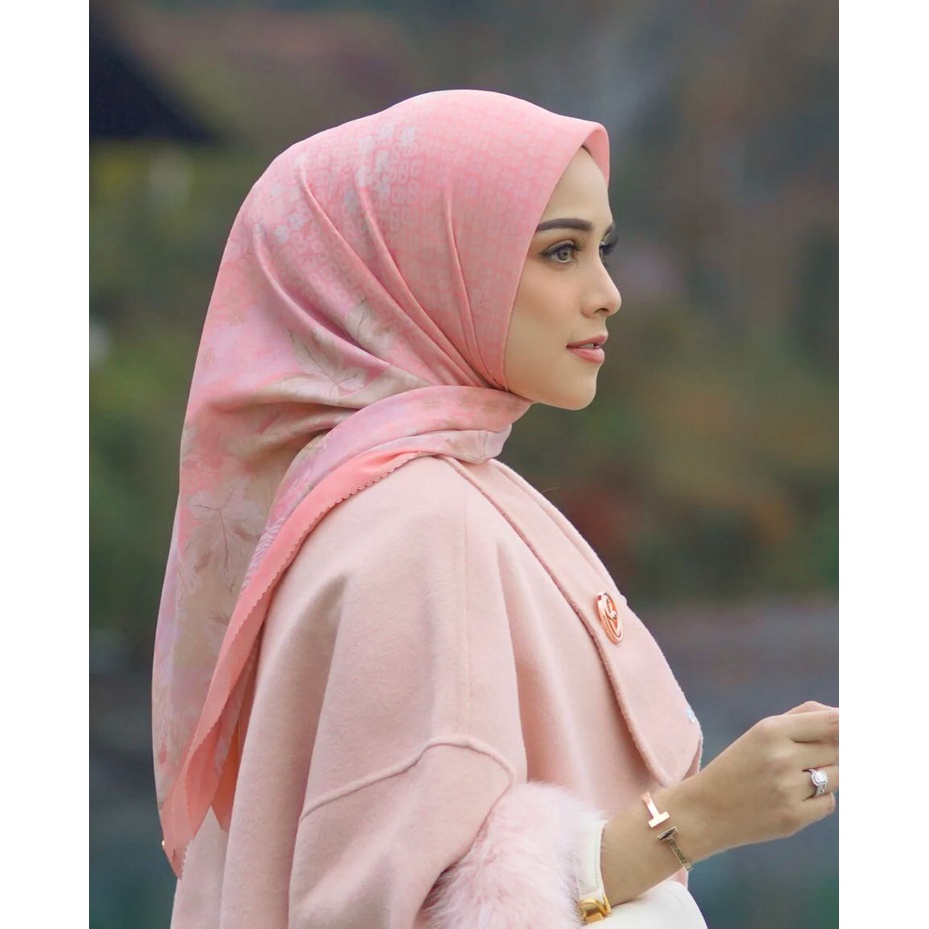 Jual Buttonscarves Iseltwald Voal Square Series | Shopee Indonesia