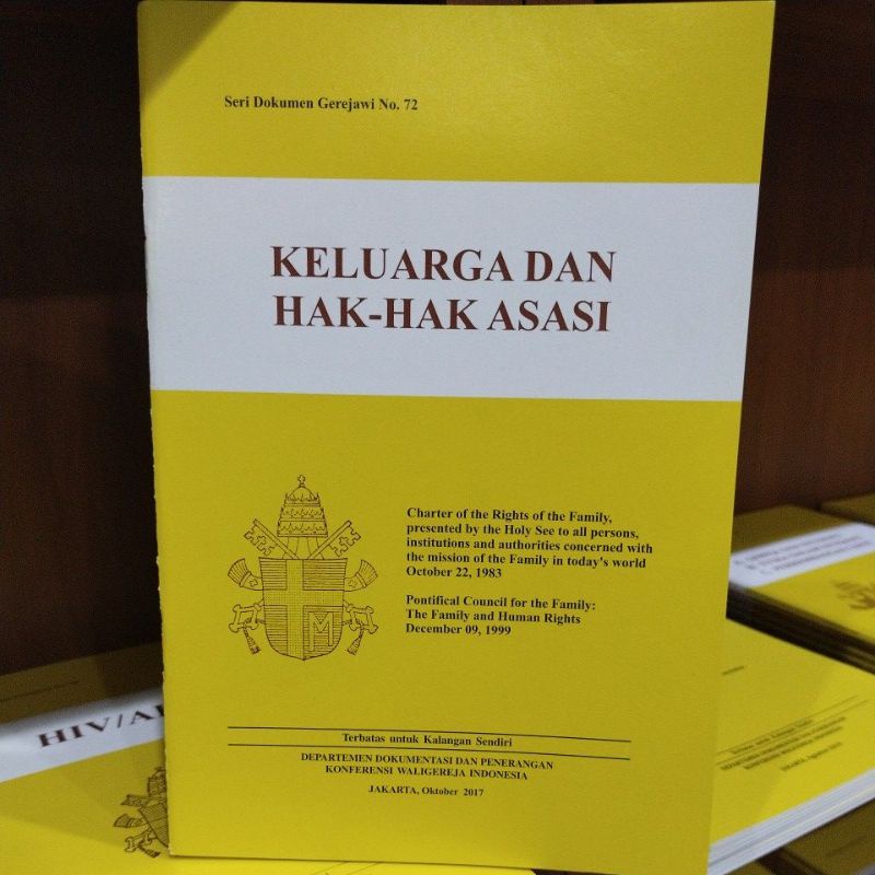 Jual Buku Seri Dokumen Gerejawi Nomor 72 Keluarga Dan Hak Hak Asasi ...