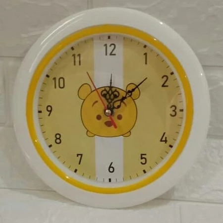 jam dinding 21cm Tsum pooh