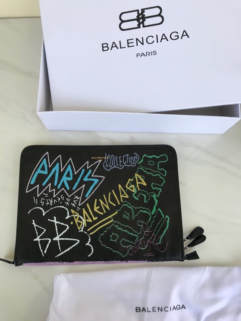 Balenciaga clutch graffiti clearance
