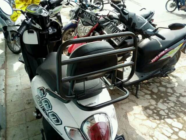 Jual backrack Scoopy sandaran belakang Scoopy 2012-2023 universal ...