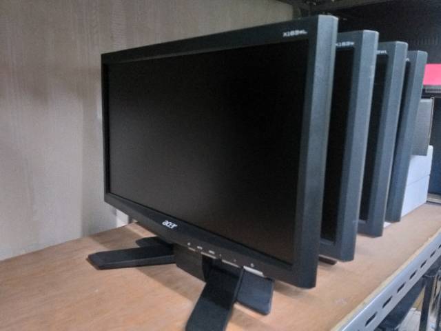 Jual Monitor LCD Acer X163W 16 inci kaki V untuk pc atau cctv atau ...