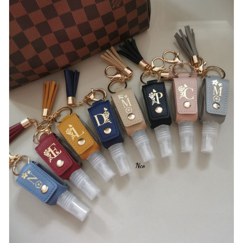 Jual Gantungan hand sanitizer spray holder initial Shopee Indonesia