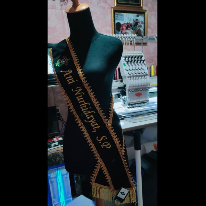 Jual Selempang wisuda bludru. KILAT -Bahan bludru premium- | Shopee ...