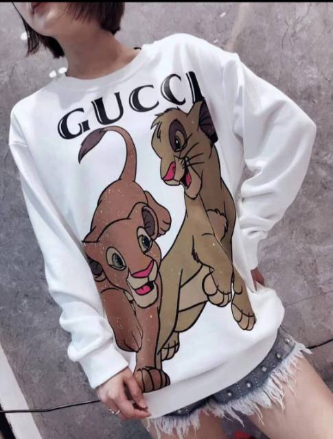 Gucci lion sweater hotsell
