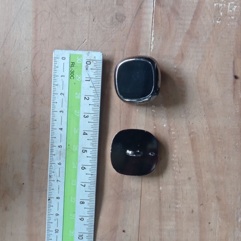 Jual Kancing hias kotak hitam perak 2,5 cm | Shopee Indonesia