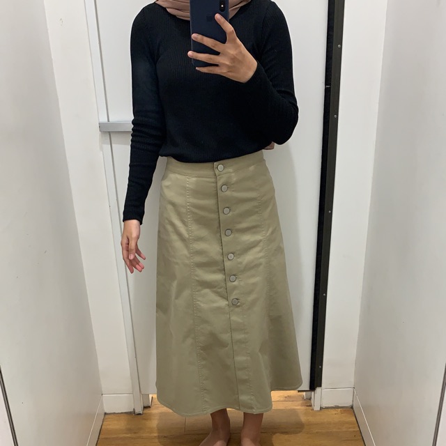 Button shop skirt uniqlo