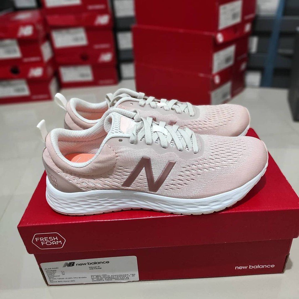 Sepatu new balance original untuk outlet wanita