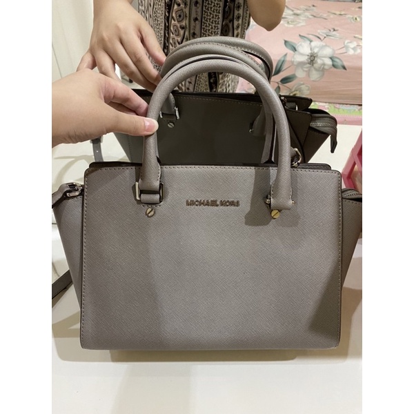 Michael kors selma medium hot sale grey