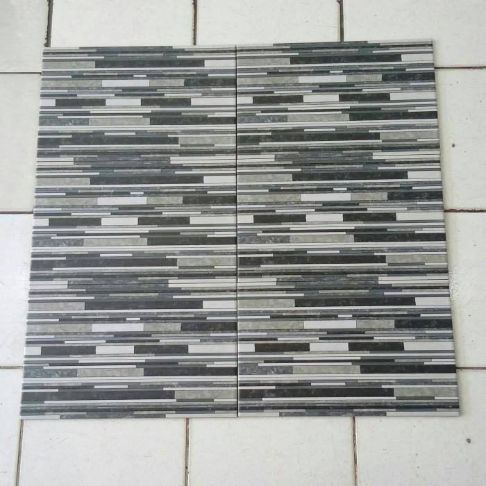 Jual KERAMIK DINDING MOTIF BATU ALAM 25x40 | Shopee Indonesia