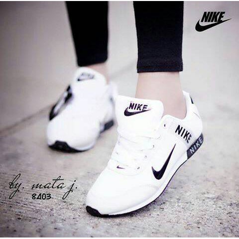 Model store sepatu nike