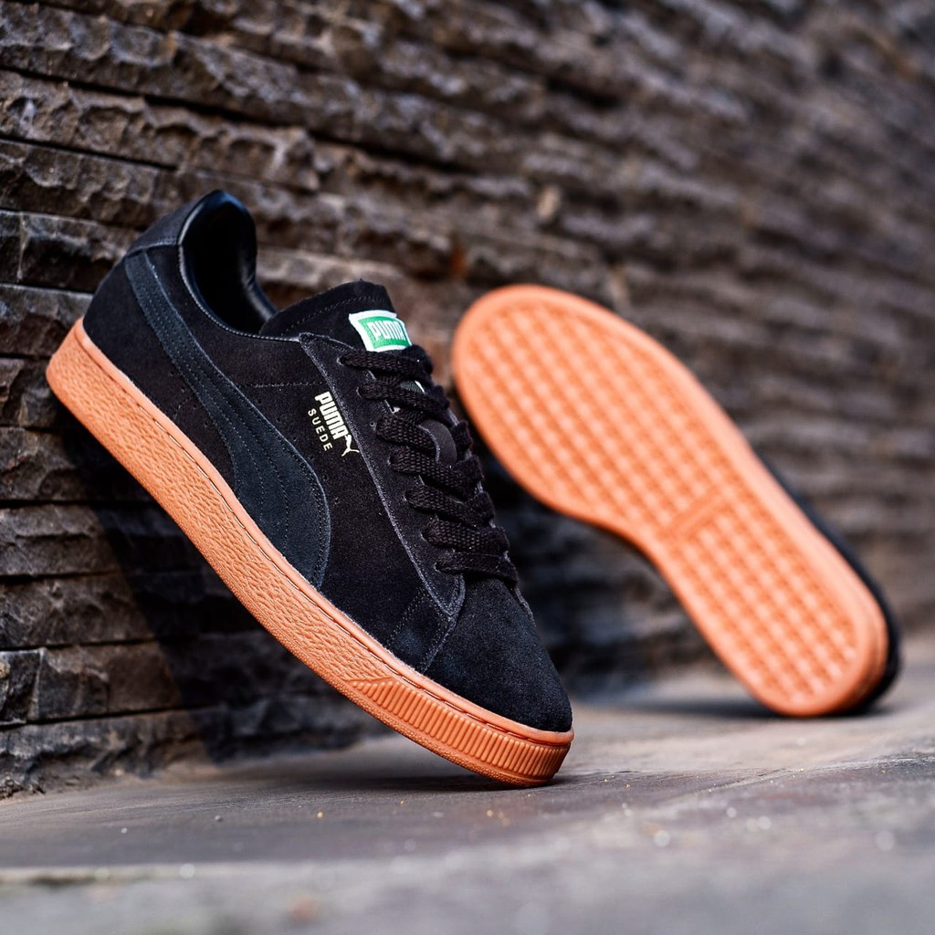 Puma suede deals black gum