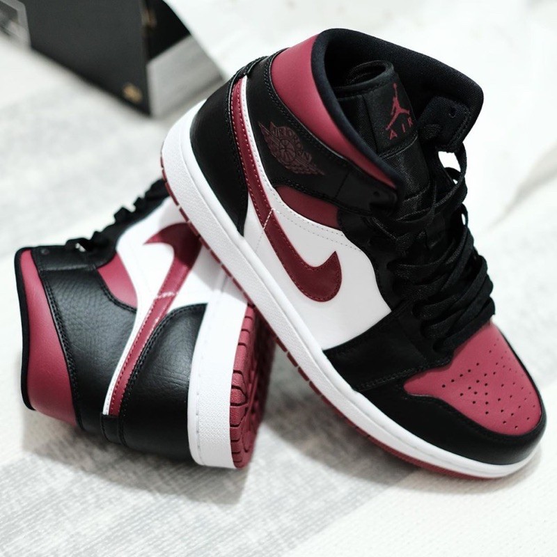 air jordan 1 mid bred toe noble red