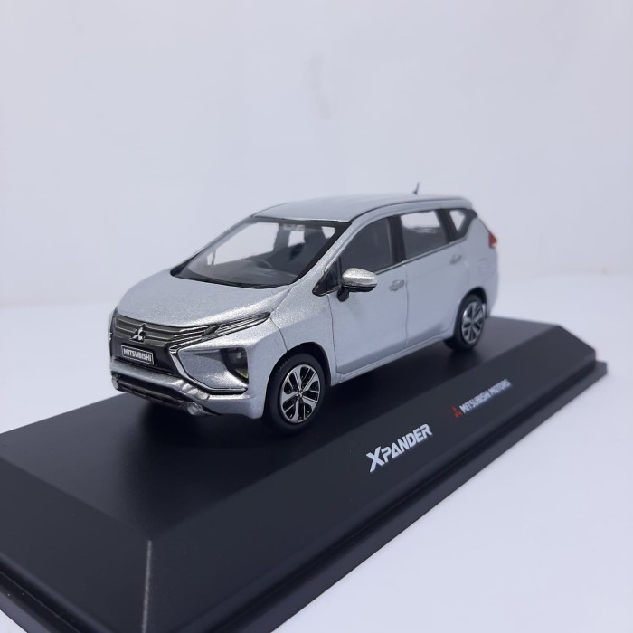 Jual Diecast Xpander miniatur mobil Mitsubishi Motors dealerbox skala