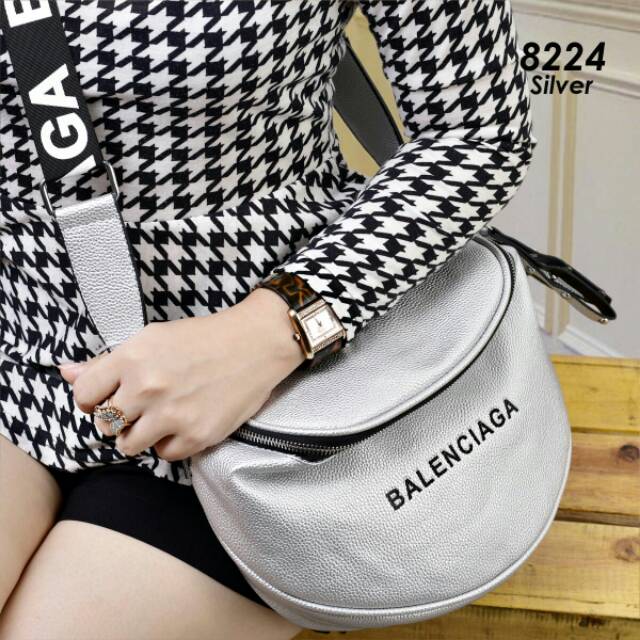 Harga sling bag outlet balenciaga