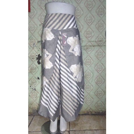 Jual CELANA KULOT LAYER ROK BATIK TUMPUK SAYAP LAYER // KULOT TUMPUK ...