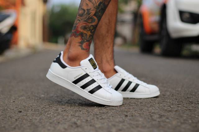 Jual ADIDAS SUPERSTAR WHITE BLACK ORIGINAL MADE IN INDONESIA | Shopee  Indonesia