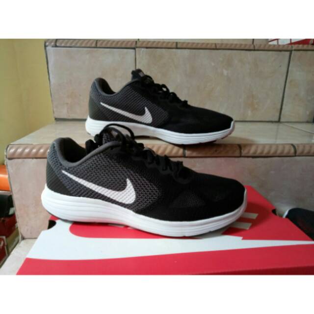 Nike revolution 3 on sale original