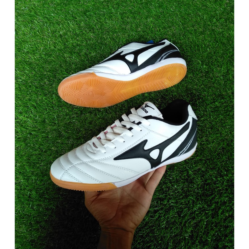 Foto sepatu futsal mizuno hotsell