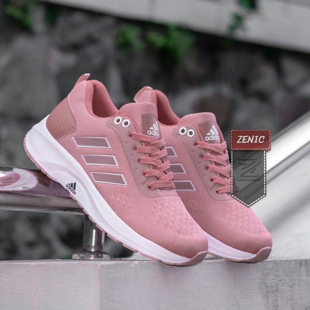 Sepatu running shop adidas wanita