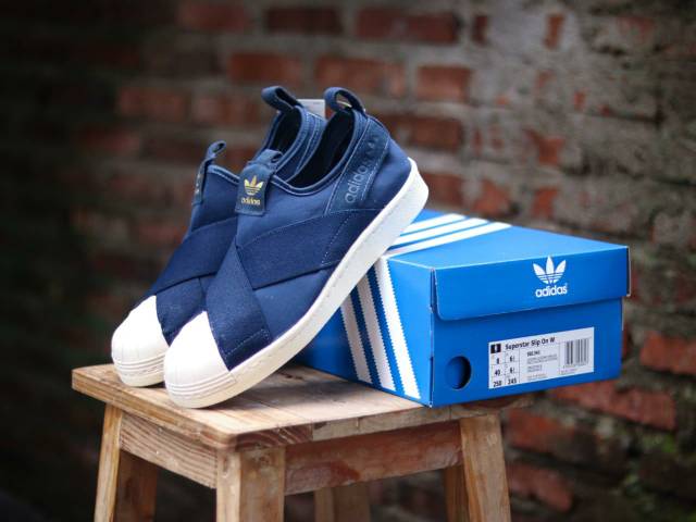 adidas gazelle silver green womens Tokyo Dual Stripe Sneakers in Blue 6.5 main image 0