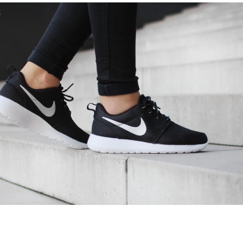 Sepatu nike roshe store run