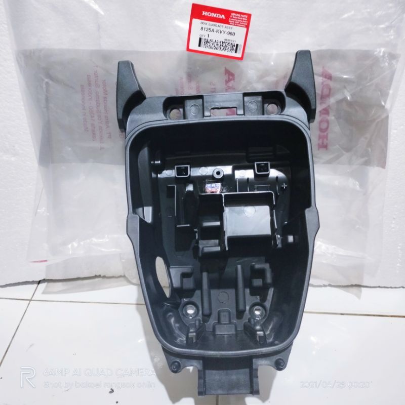 Jual Box bagasi tempat aki bawah jok beat karbu asli Original | Shopee