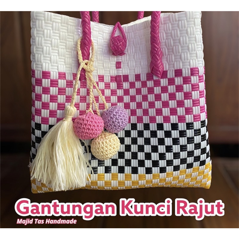 Jual Gantungan Kunci Rajut / Aksesoris Tas Anyaman Warna Random ...
