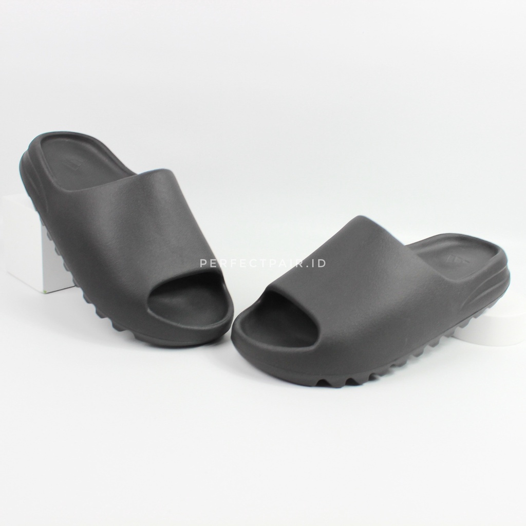 adidas Yeezy SLIDE ブラック 25.5cm - サンダル
