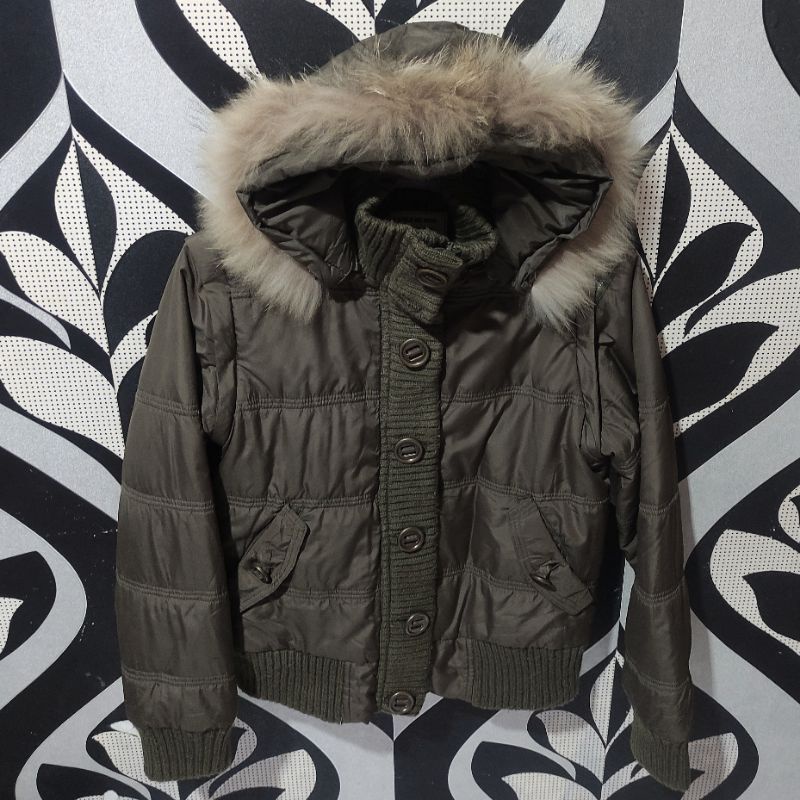 Jual DOWN JACKET TAG JAKET BEKAS SECOND PRELOVED THRIFT PRIA WANITA ANAK TEBAL TIPIS GUNUNG RUNNING TRAINING PARASUT OUTDOOR CASUAL KASUAL WINTER LEVIS TRUCKER DENIM VINTAGE HUJAN PARKA WINDBREAKER CO...