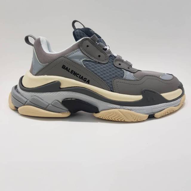 Jual balenciaga triple s hotsell