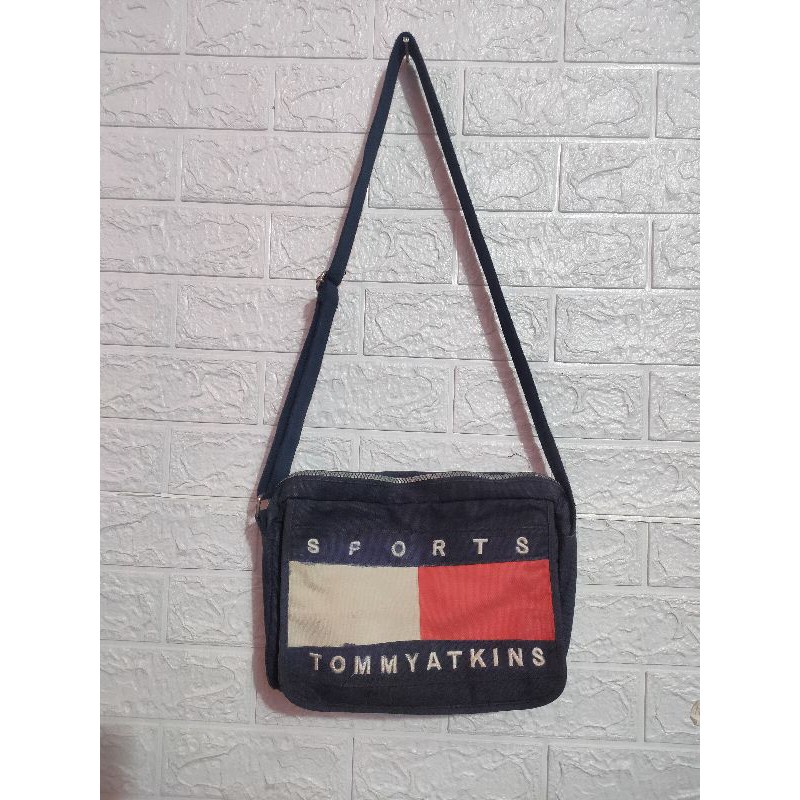 slingbag tommy hilfiger tommy atkins second original